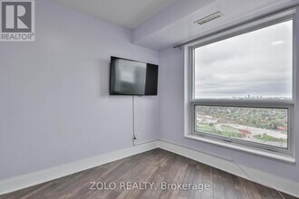 125-3125 Village Green Square in Toronto, ON - Building Photo - Building Photo
