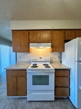 15806 SE Division St in Portland, OR - Foto de edificio - Building Photo