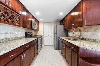 4197 N Haverhill Rd in West Palm Beach, FL - Building Photo - Building Photo