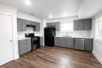 5503 Burgundy Dr in Austin, TX - Building Photo - Building Photo