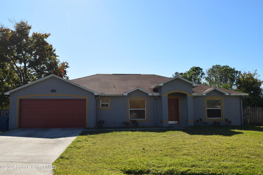 272 Benchor Rd NW in Palm Bay, FL - Building Photo