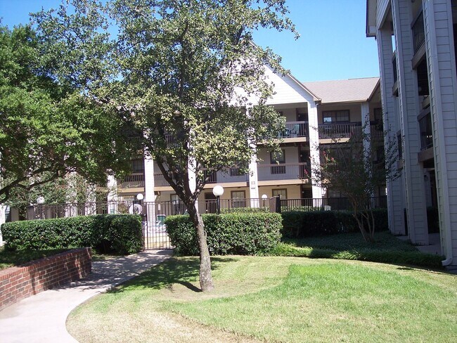 property at 218 N Texas Blvd