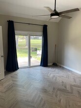 3411 Country Club Blvd in Montgomery, TX - Foto de edificio - Building Photo