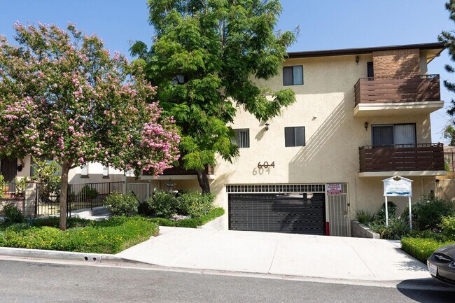 604 E Orange Grove Ave