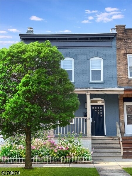 38 Willowdale Ave in Montclair, NJ - Building Photo