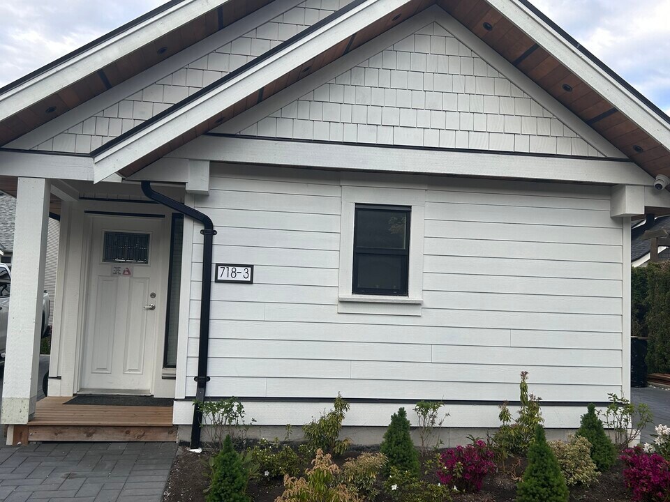 718 Colborne St in New Westminster, BC - Building Photo