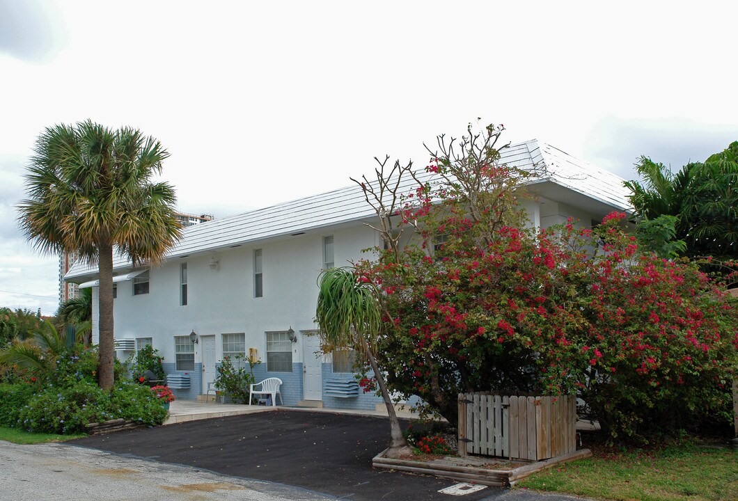 3300 SE 5th St in Pompano Beach, FL - Building Photo