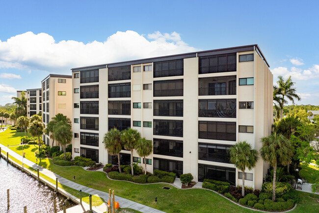 The Parkway in North Fort Myers, FL - Building Photo - Building Photo