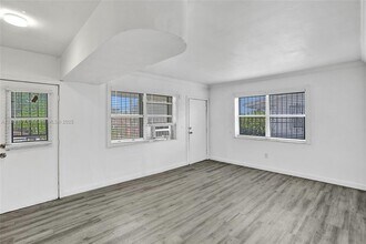 7520 NE Miami Ct in Miami, FL - Building Photo - Building Photo