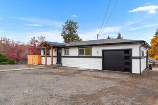 460 N James Ave in East Wenatchee, WA - Building Photo