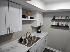 Castle Hill Apartments in Sherman, TX - Foto de edificio - Building Photo