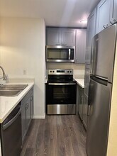 22831 30th Ave S, Unit 105 in Des Moines, WA - Foto de edificio - Building Photo