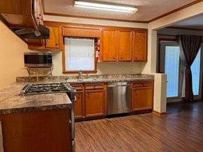 124 Clinton Cir in Jackson, MS - Building Photo - Building Photo