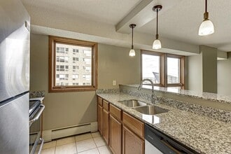 433 S 7th St in Minneapolis, MN - Building Photo - Building Photo