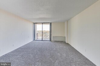 4 Monroe St in Rockville, MD - Building Photo - Building Photo