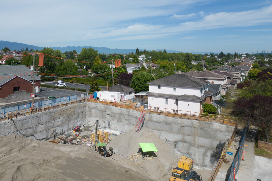 East Tower in Vancouver, BC - Building Photo