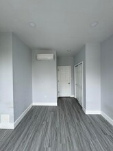 44 Storms Ave, Unit 3R in Jersey City, NJ - Building Photo - Building Photo