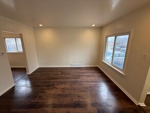 8123 Westminster Ave in Warren, MI - Building Photo - Building Photo