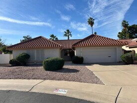 12138 S Tomi Dr in Phoenix, AZ - Building Photo