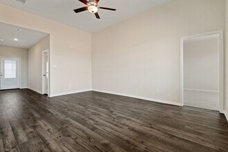 348 Kingston Wy in Waller, TX - Building Photo - Building Photo