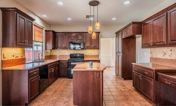 35602 Driftwood St in Winchester, CA - Building Photo - Building Photo