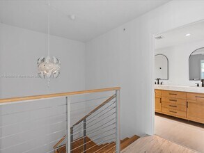 92 SW 3rd St, Unit 704 in Miami, FL - Building Photo - Building Photo