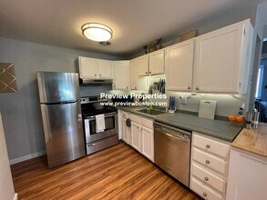 38 Carey Ave, Unit 3 in Watertown, MA - Building Photo - Building Photo