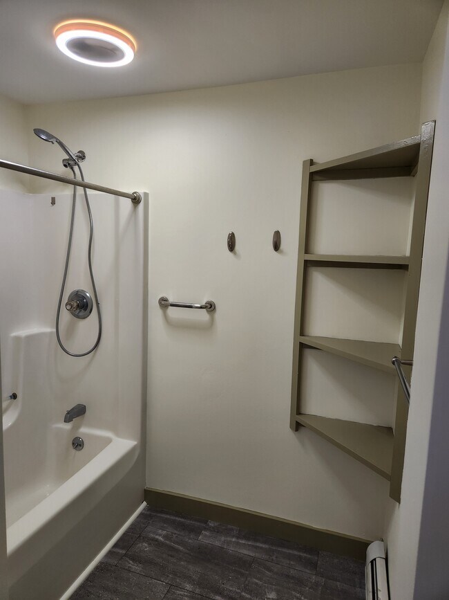 4 Lawn Ave, Unit 1L in Northampton, MA - Foto de edificio - Building Photo