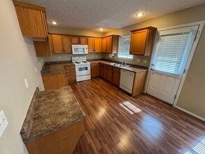 1658 N Pigeon Rd in Nixa, MO - Building Photo - Building Photo