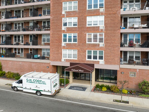 Oakwood Apartment Corp. in Long Beach, NY - Building Photo - Building Photo