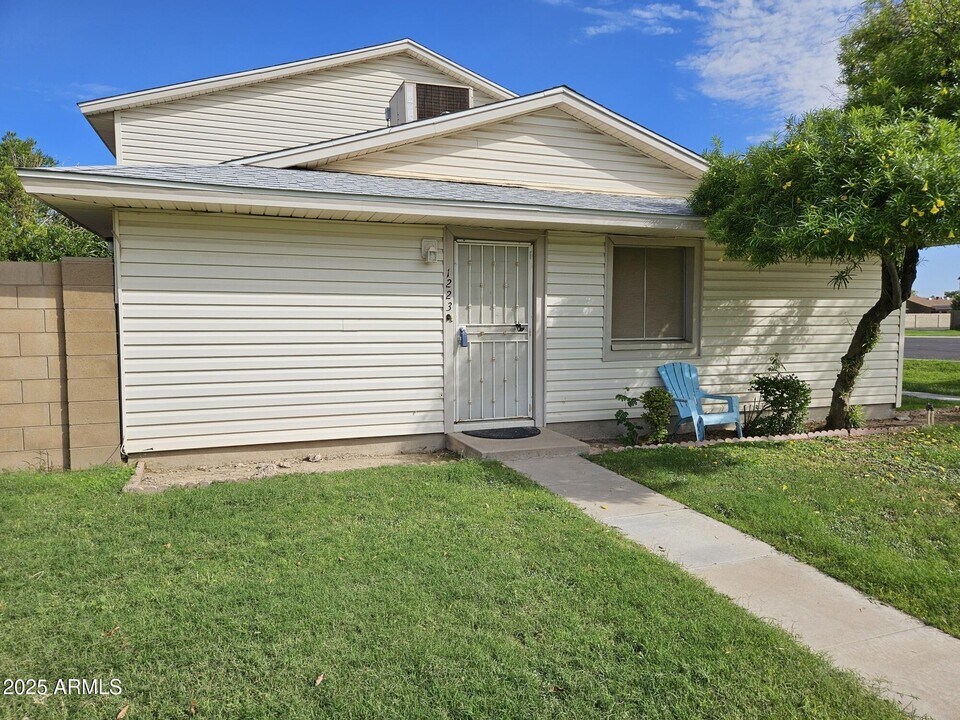 1223 E Baker Dr in Tempe, AZ - Foto de edificio