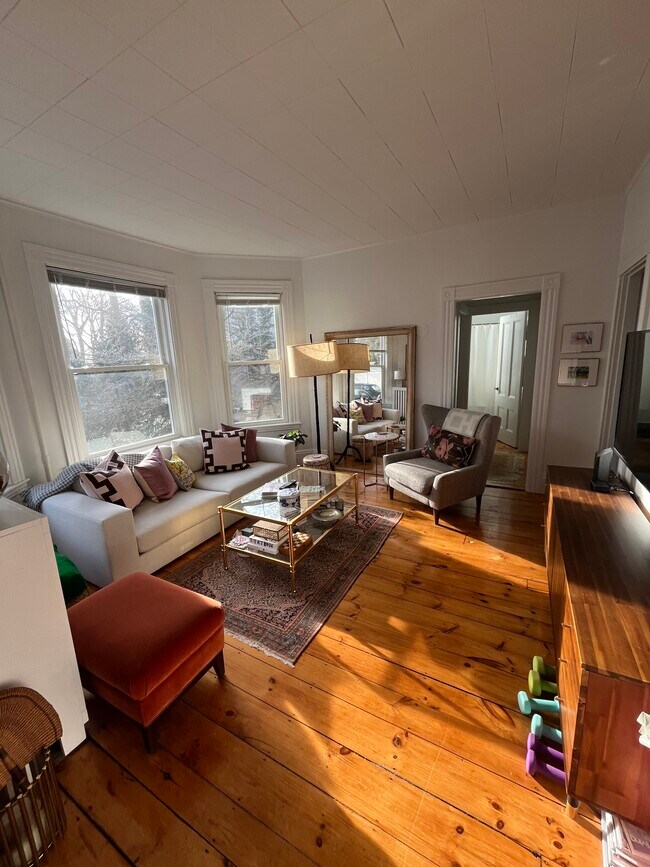 14 Jersey St, Unit 1 in Marblehead, MA - Foto de edificio - Building Photo