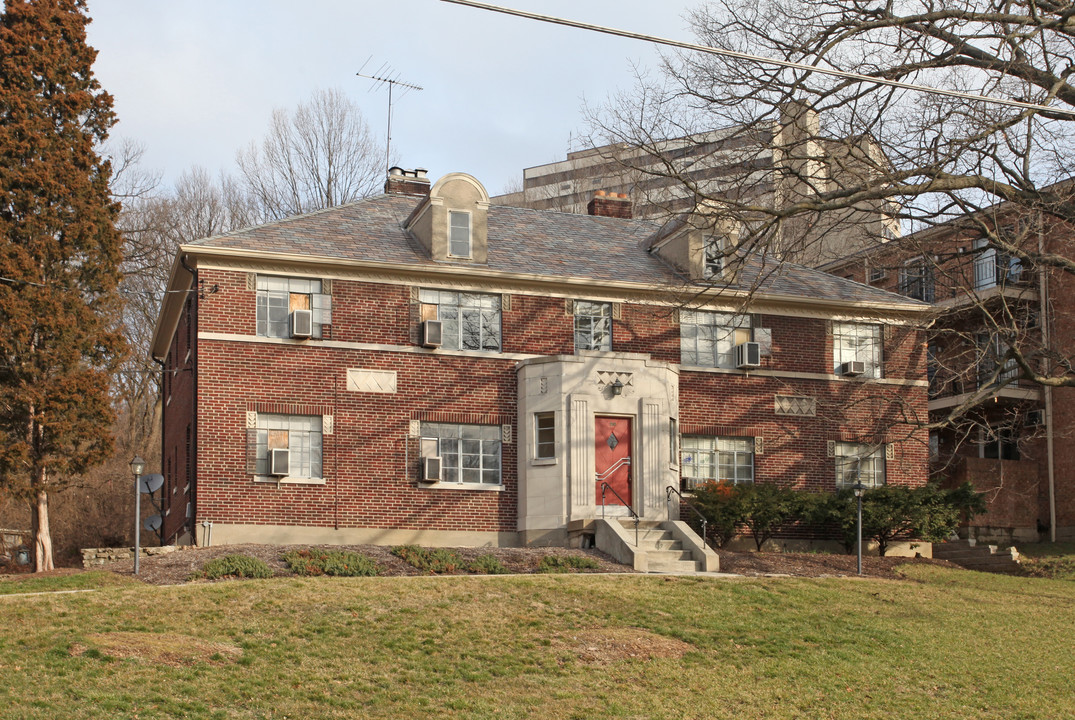 910 Ludlow Ave in Cincinnati, OH - Building Photo