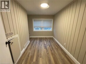 124 Forest Hill Dr in Kitchener, ON - Building Photo - Building Photo