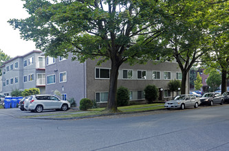 Tiffany Court in Vancouver, BC - Building Photo - Building Photo