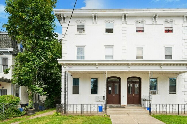 property at 109 W Queen Ln