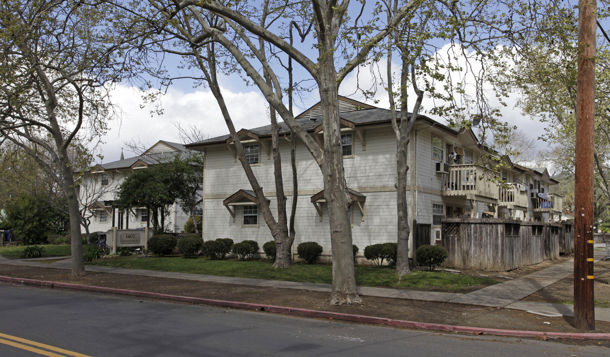 1402 Washington St in Calistoga, CA - Foto de edificio