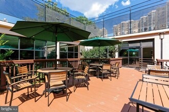 5904 Mt Eagle Dr in Alexandria, VA - Building Photo - Building Photo