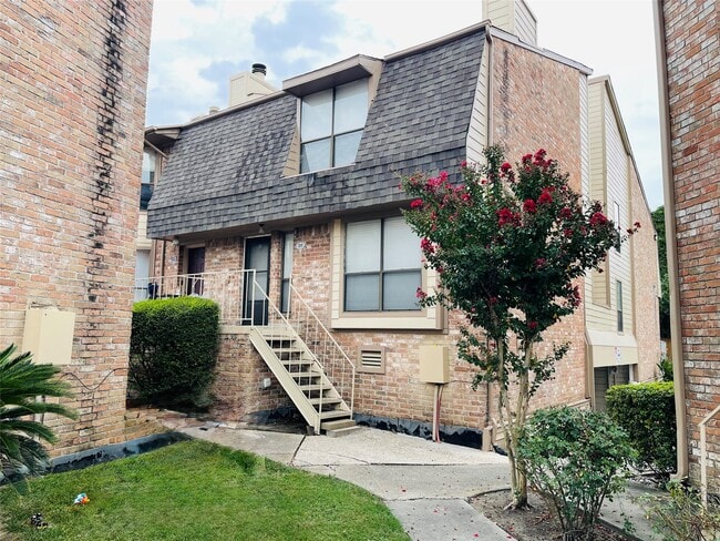 2103 Place Rebecca Ln