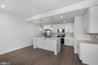 42530 Invergordon Ter in Sterling, VA - Building Photo - Building Photo