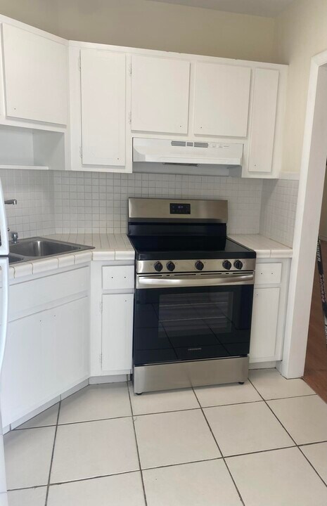 1021 Crystal Lake Dr in Pompano Beach, FL - Building Photo