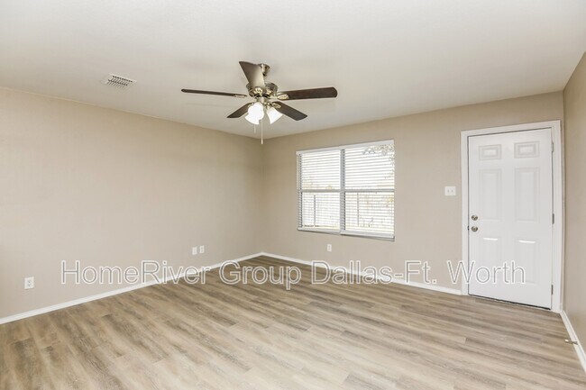 10317 Kingspoint Blvd in Fort Worth, TX - Building Photo - Building Photo