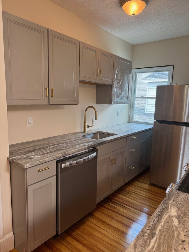 10 Bretton Rd, Unit 10 Bretton Road 3rd Floor