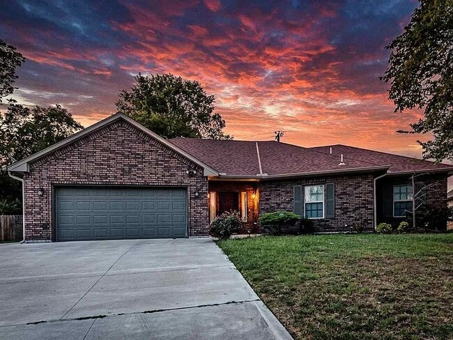 property at 221 Mockingbird Rd