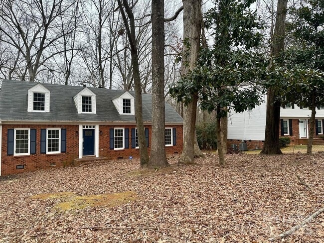 1401 Longbrook Dr in Charlotte, NC - Building Photo - Building Photo