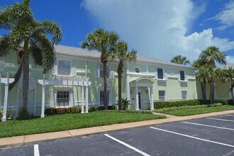 5245 Coquina Key Dr SE in St. Petersburg, FL - Building Photo - Building Photo