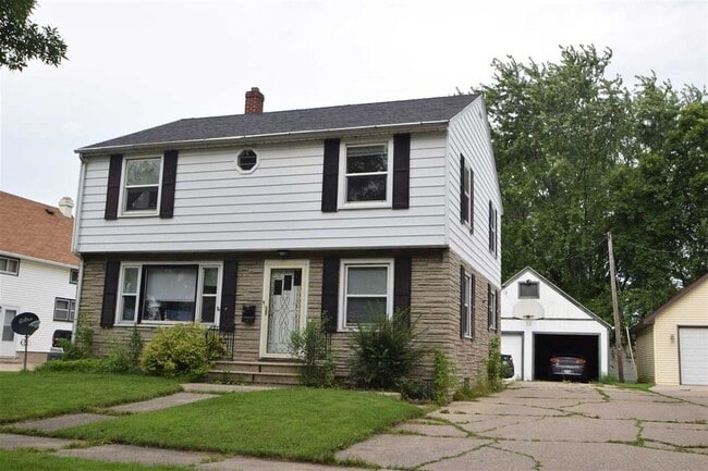 property at 331 N Pine ST