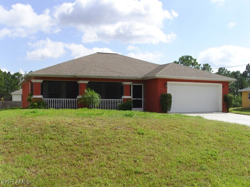 819 Compton Ave in Lehigh Acres, FL - Building Photo