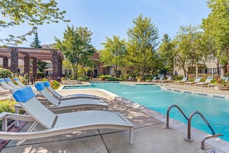 The Apartments at Kirkland Crossing in Aurora, IL - Foto de edificio - Building Photo