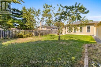 236 Woodale Ave in Oakville, ON - Building Photo - Building Photo